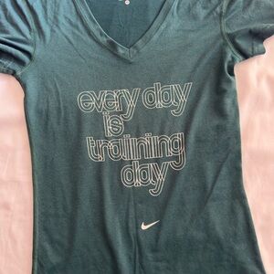 Nike Women’s Size XS Every Day Is Training Day T-Shirt logo V-neck